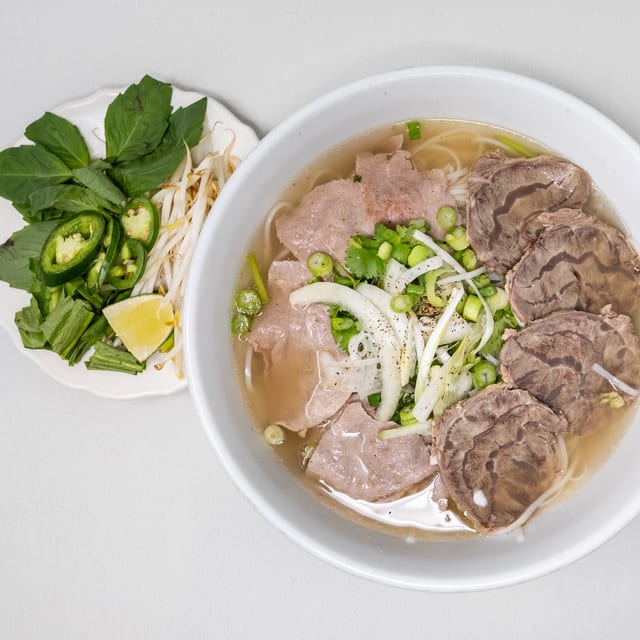 Pho Beef Eye of Round & Beef Shank / Phở Tái & Bắp Bò.
