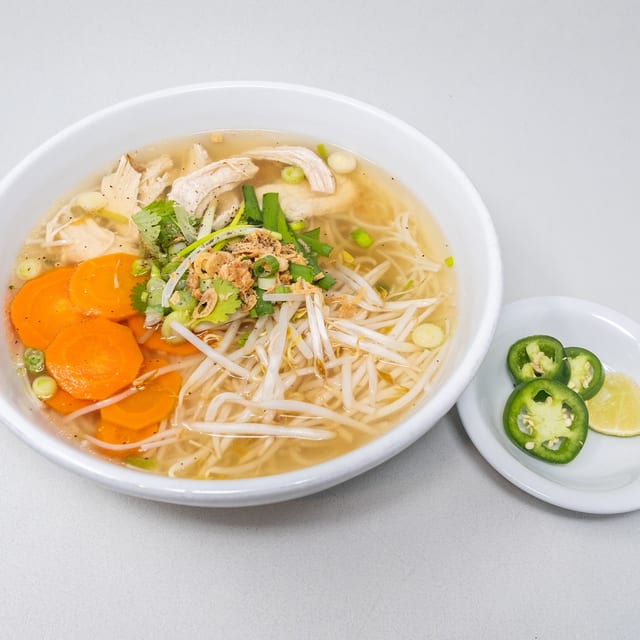 Chicken Noodle Soup / Hủ Tiếu Mì Gà.
