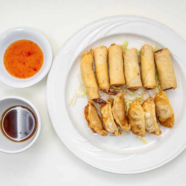Deep-Fried Combo Platter / Đồ Chiên Đặc Biệt.