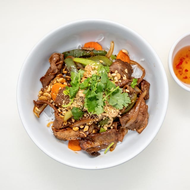 Vermicelli Beef Medallion Bowl / Bún Thịt Xào.